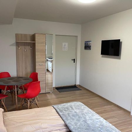 Helgrindur Guesthouse グルンダルフィヨルズル エクステリア 写真