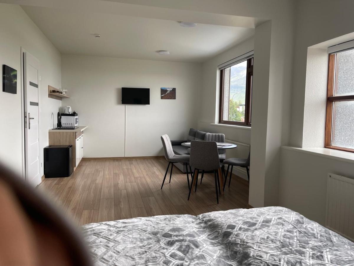 Helgrindur Guesthouse グルンダルフィヨルズル エクステリア 写真