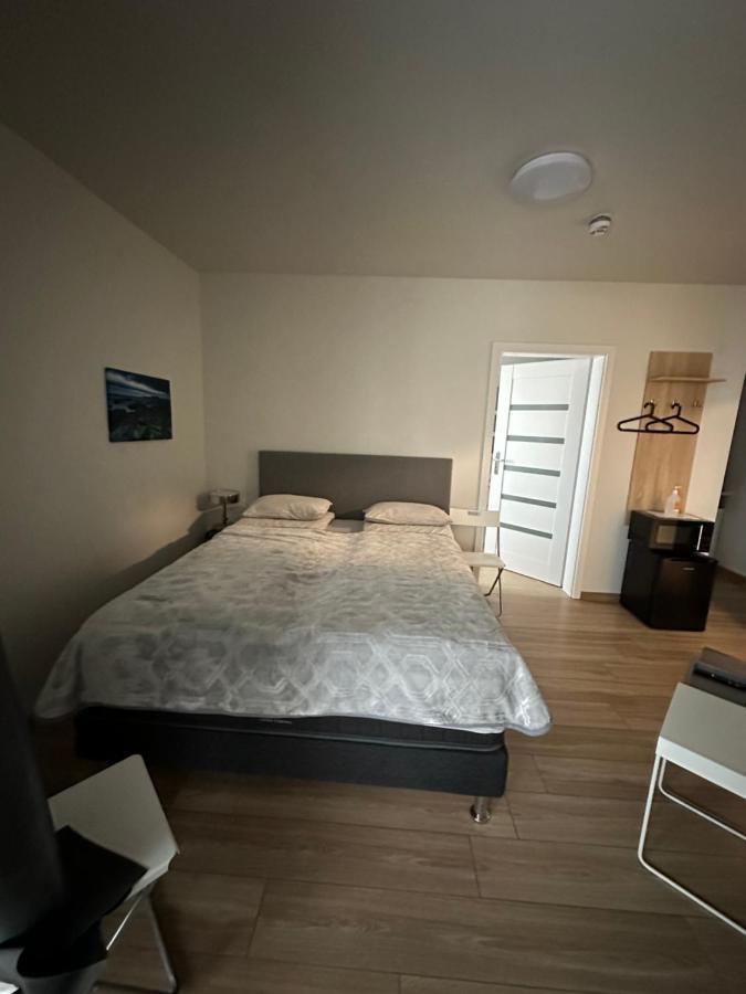 Helgrindur Guesthouse グルンダルフィヨルズル エクステリア 写真